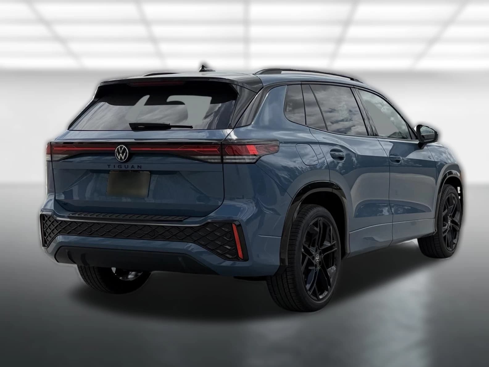 Volkswagen Tiguan SE R-Line Black FWD 2026 — side view