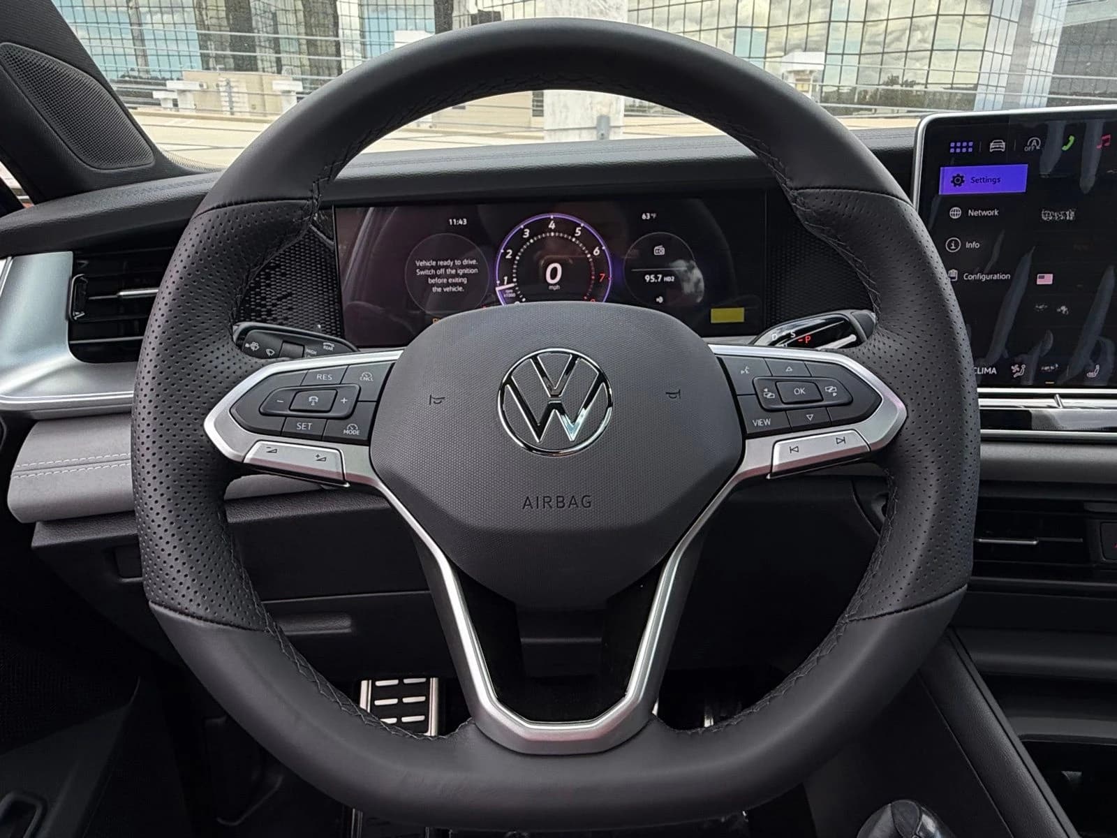 Volkswagen Tiguan SE R-Line Black FWD 2026 — side view