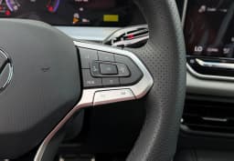 Volkswagen Tiguan SE R-Line Black FWD 2026 — side view