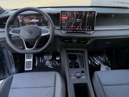 Volkswagen Tiguan SE R-Line Black FWD 2026 — side view