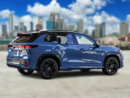 Volkswagen Tiguan SE R-Line Black FWD 2026 — side view