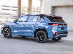 Volkswagen Tiguan SE R-Line Black FWD 2026 — side view