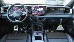 Volkswagen Tiguan SE R-Line Black FWD 2026 — side view