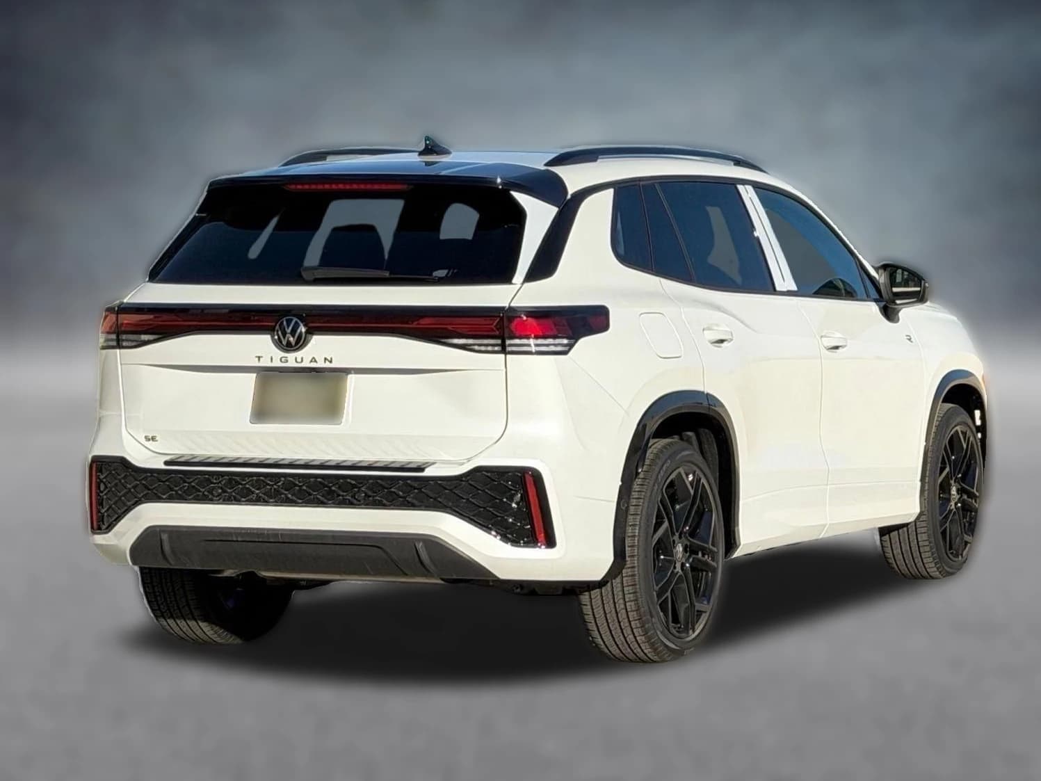 Volkswagen Tiguan SE R-Line Black FWD 2026 — side view