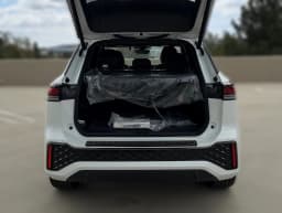 Volkswagen Tiguan SE R-Line Black FWD 2026 — side view