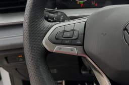 Volkswagen Tiguan SE R-Line Black FWD 2026 — side view