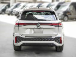 Volkswagen Tiguan SE R-Line Black FWD 2026 — side view
