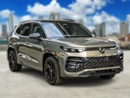 Volkswagen Tiguan SE R-Line Black FWD 2026 — side view