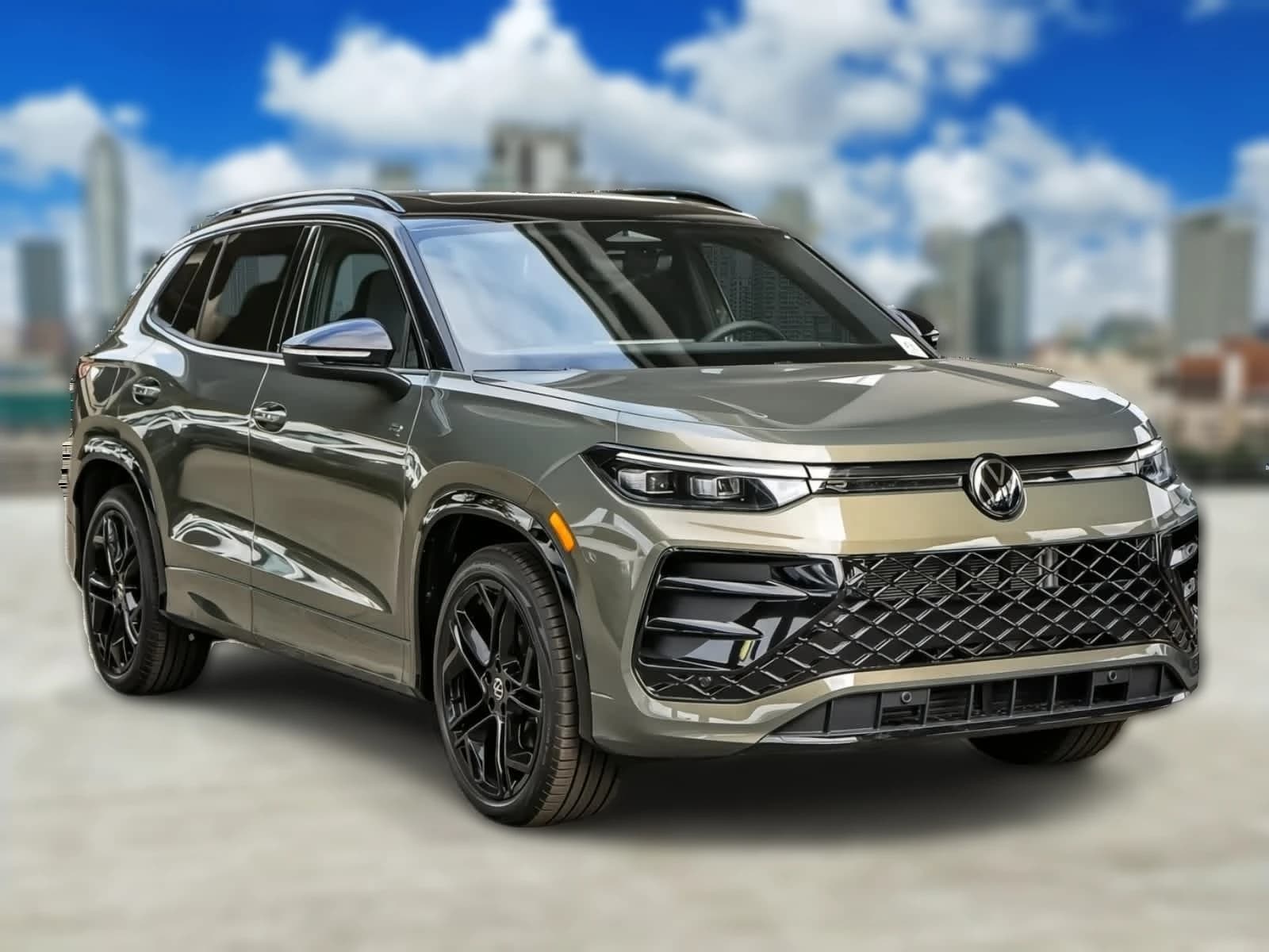 Volkswagen Tiguan SE R-Line Black FWD 2026 — side view