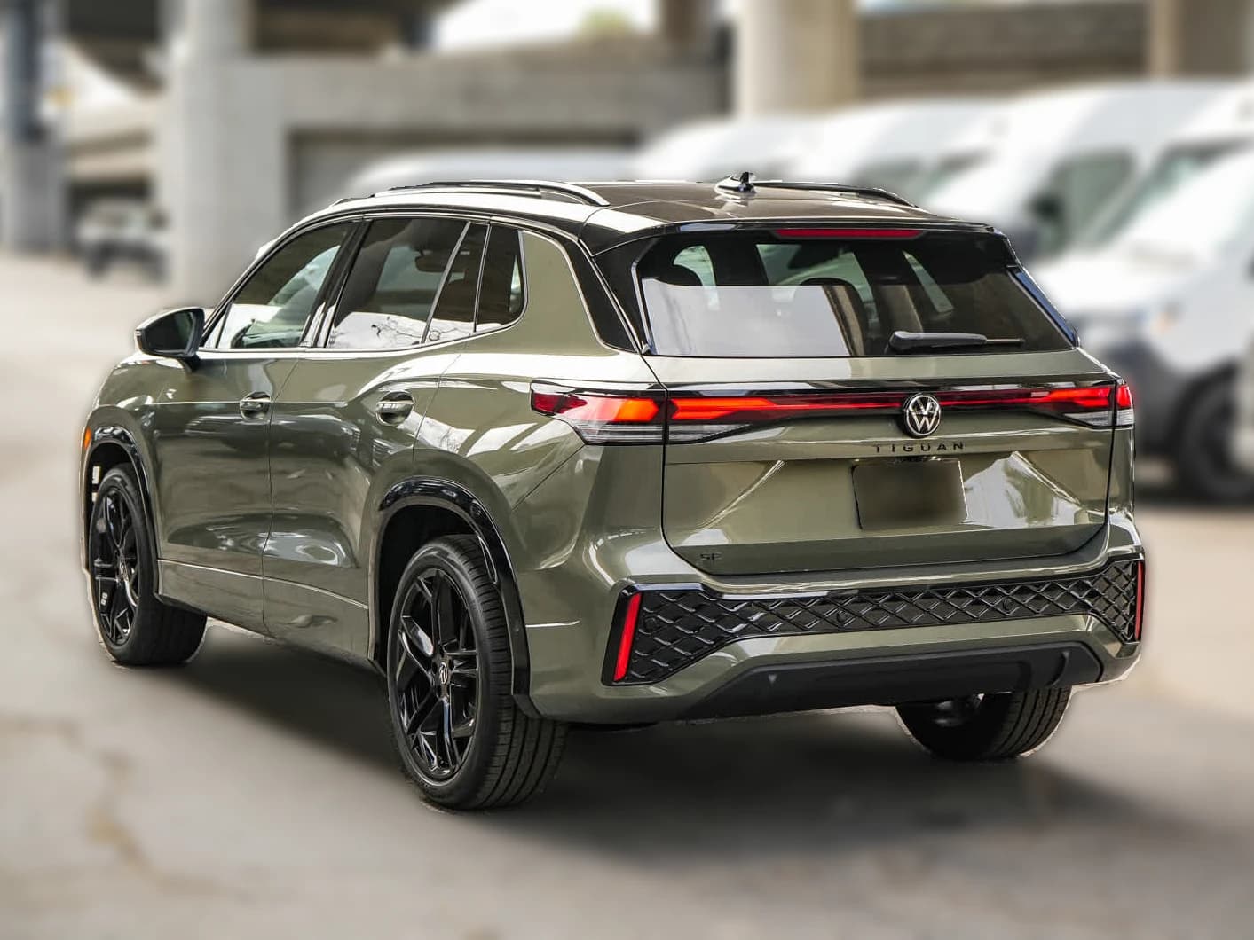 Volkswagen Tiguan SE R-Line Black FWD 2026 — side view