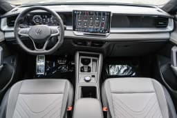 Volkswagen Tiguan SE R-Line Black FWD 2026 — side view