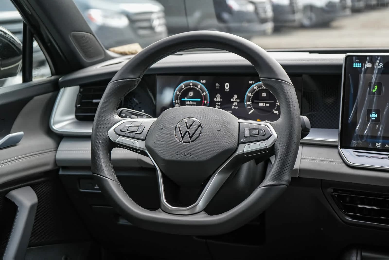 Volkswagen Tiguan SE R-Line Black FWD 2026 — side view