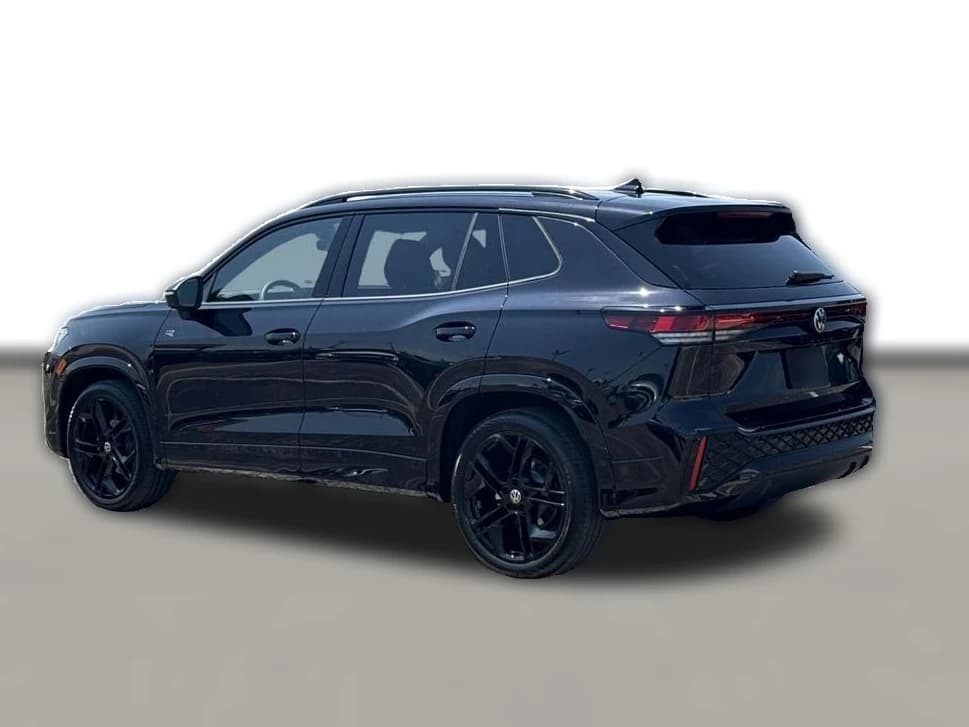Volkswagen Tiguan SE R-Line Black FWD 2026 — side view
