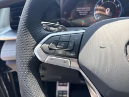 Volkswagen Tiguan SE R-Line Black FWD 2026 — side view