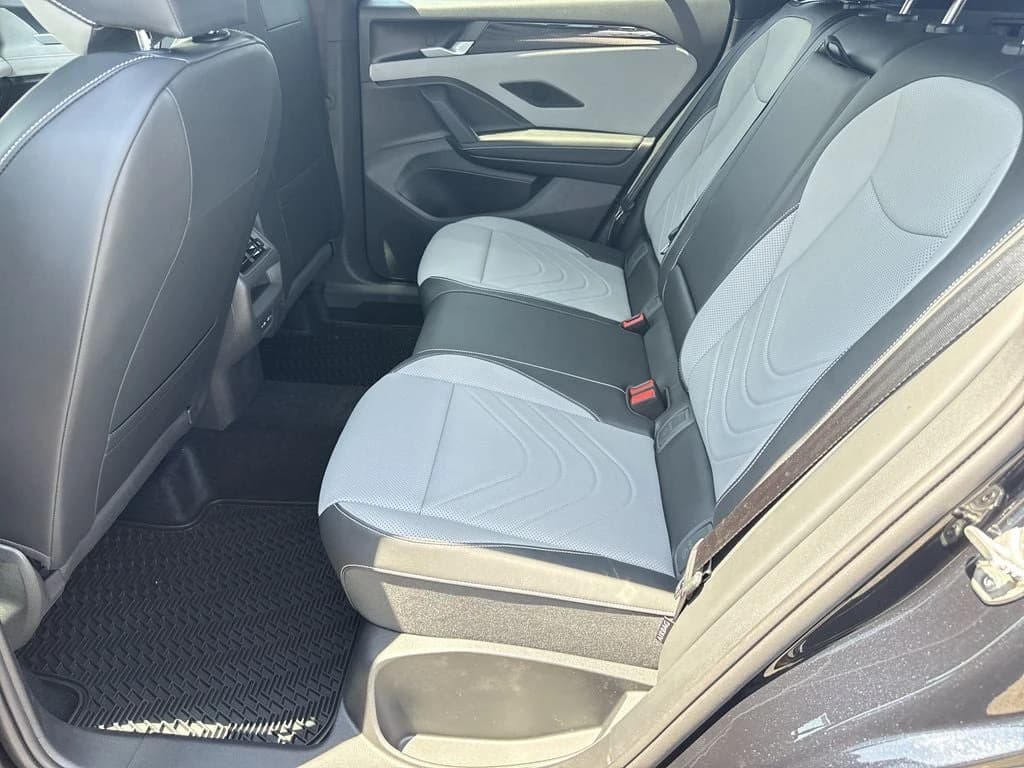 Volkswagen Tiguan SE R-Line Black FWD 2026 — side view