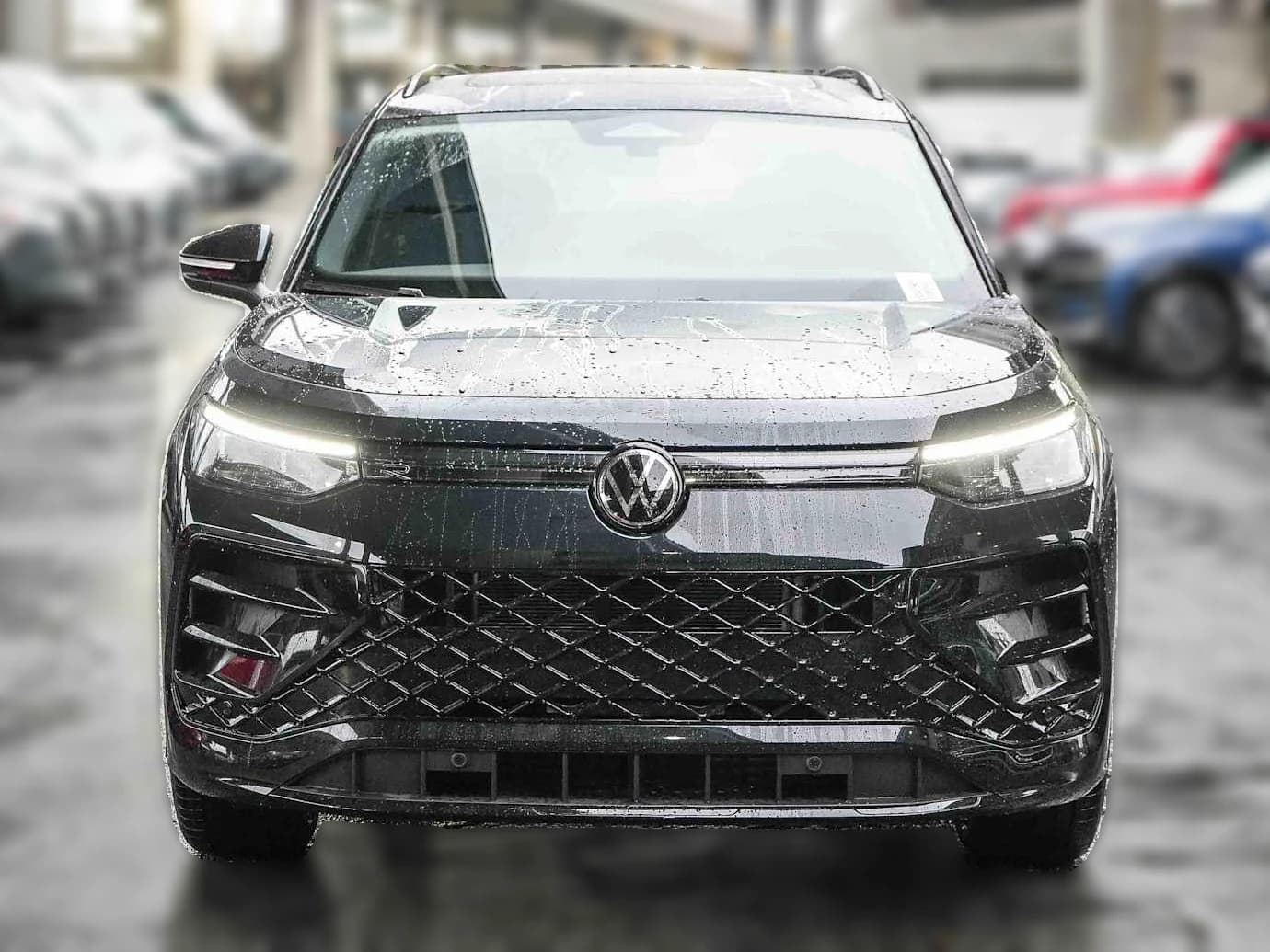 Volkswagen Tiguan SE R-Line Black 2.0T FWD 2026 — side view