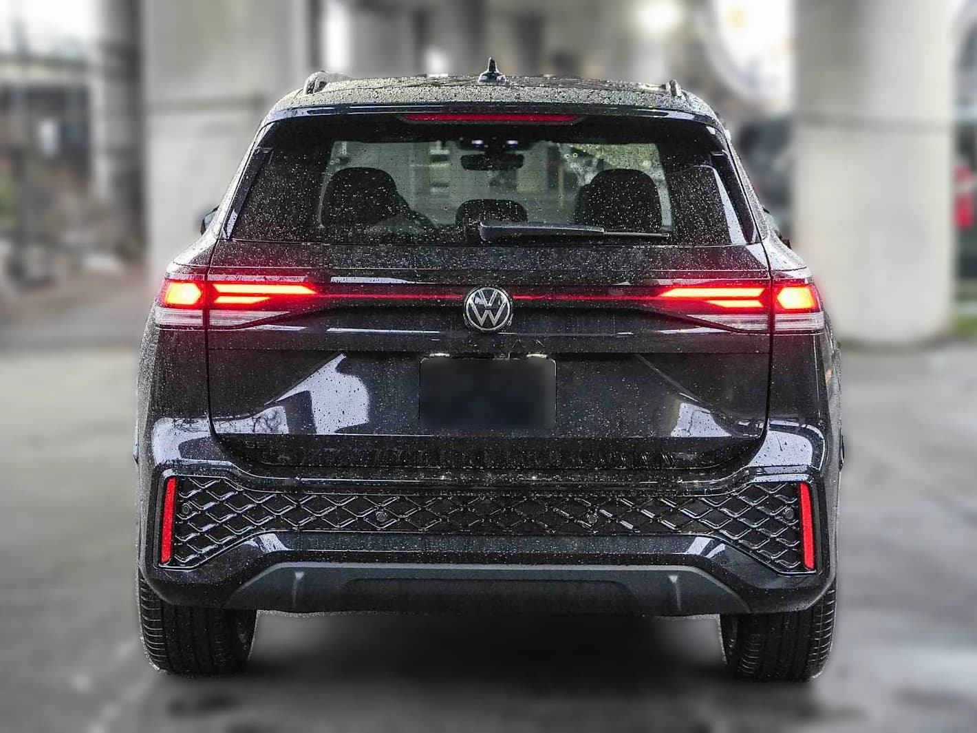 Volkswagen Tiguan SE R-Line Black 2.0T FWD 2026 — side view