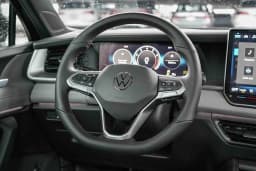 Volkswagen Tiguan SE R-Line Black 2.0T FWD 2026 — side view