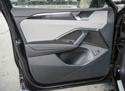 Volkswagen Tiguan SE R-Line Black 2.0T FWD 2026 — side view