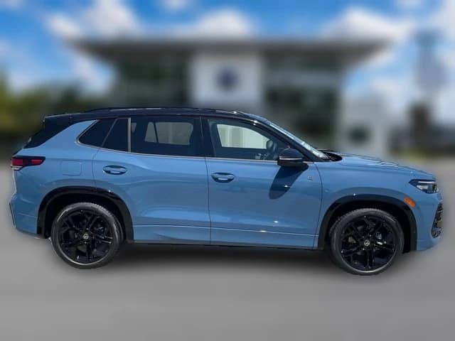 Volkswagen Tiguan SE R-Line Black 2.0T FWD 2026 — side view