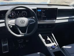 Volkswagen Tiguan SE R-Line Black 2.0T FWD 2026 — side view