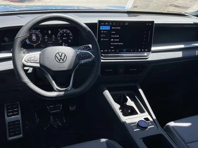 Volkswagen Tiguan SE R-Line Black 2.0T FWD 2026 — side view