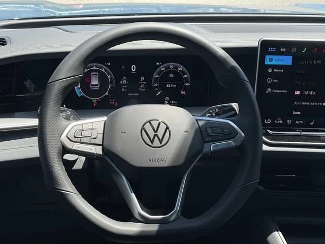 Volkswagen Tiguan SE R-Line Black 2.0T FWD 2026 — side view