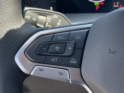 Volkswagen Tiguan SE R-Line Black 2.0T FWD 2026 — side view