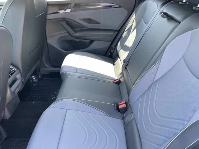 Volkswagen Tiguan SE R-Line Black 2.0T FWD 2026 — side view