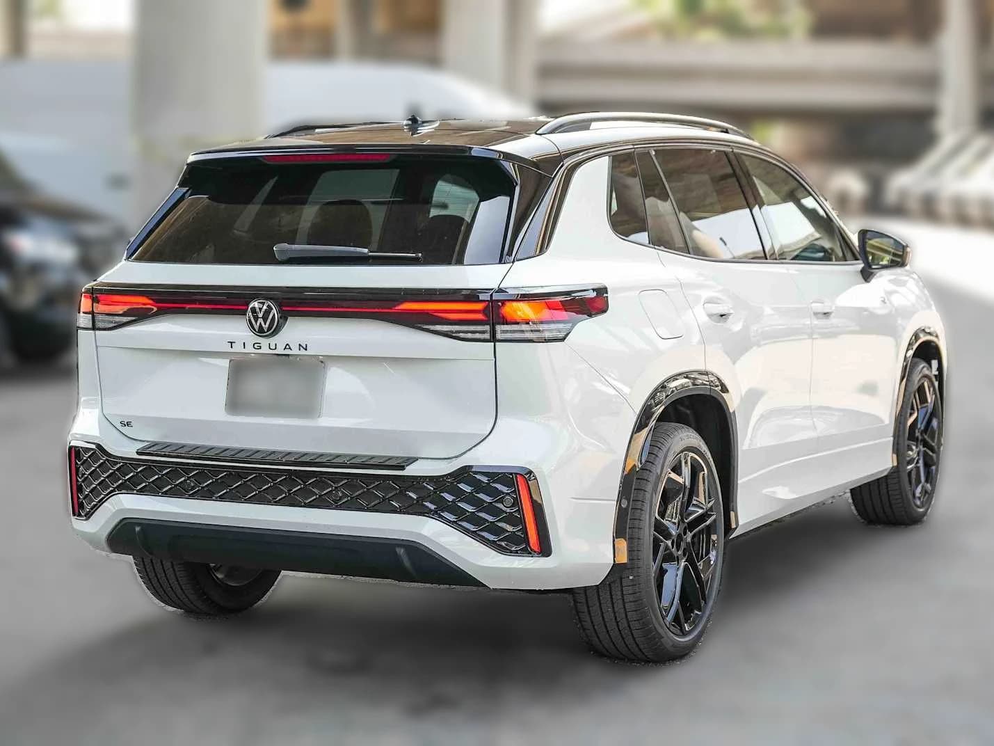 Volkswagen Tiguan SE R-Line Black FWD 2026 — side view