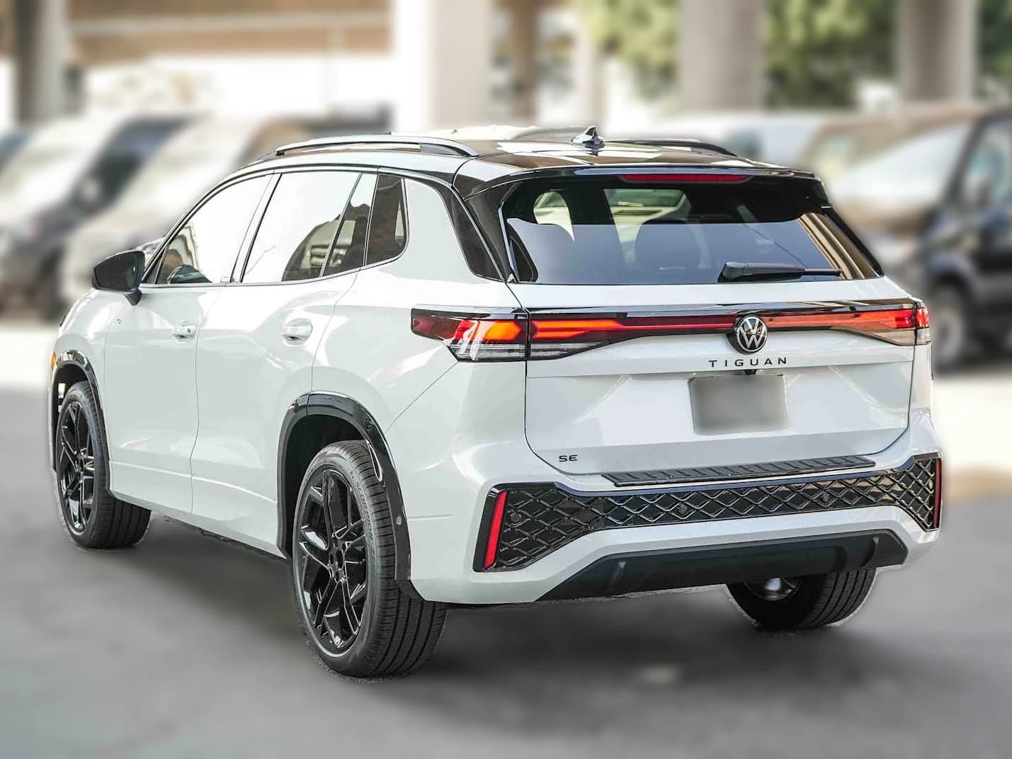 Volkswagen Tiguan SE R-Line Black FWD 2026 — side view