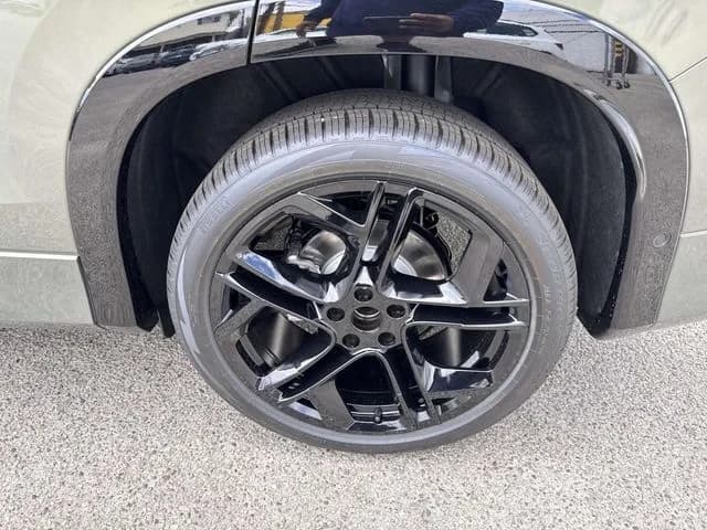 Volkswagen Tiguan SE R-Line Black FWD 2026 — side view