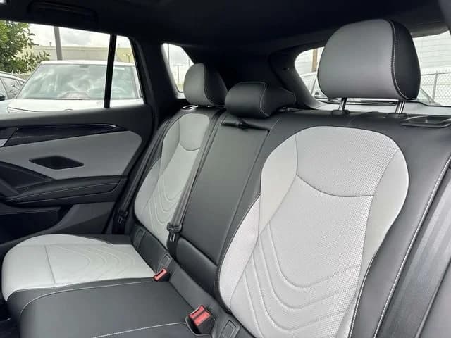 Volkswagen Tiguan SE R-Line Black FWD 2026 — side view