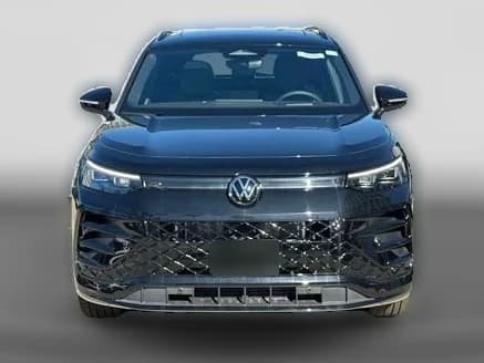 Volkswagen Tiguan SE R-Line Black FWD 2026 — side view