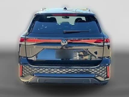 Volkswagen Tiguan SE R-Line Black FWD 2026 — side view