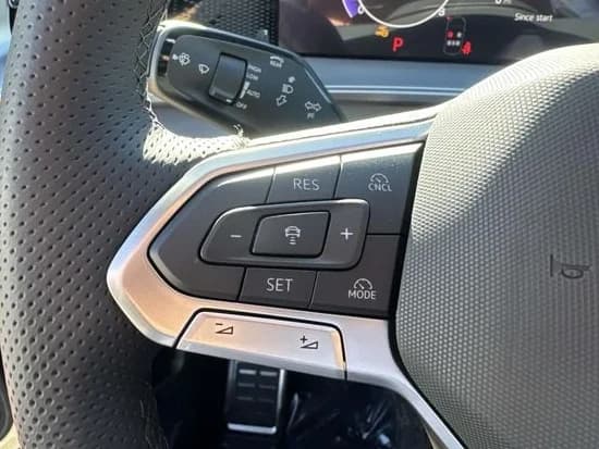 Volkswagen Tiguan SE R-Line Black FWD 2026 — side view