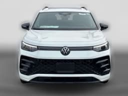 Volkswagen Tiguan SE R-Line Black FWD 2026 — side view
