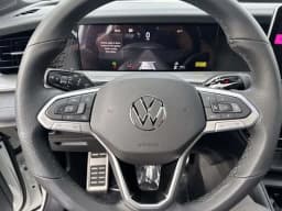 Volkswagen Tiguan SE R-Line Black FWD 2026 — side view
