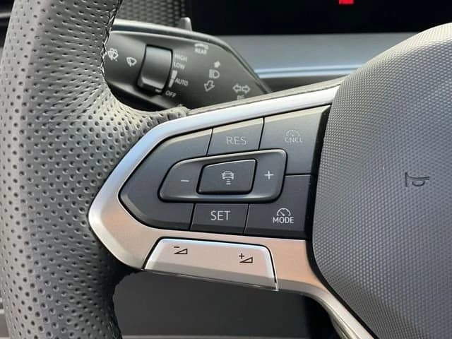 Volkswagen Tiguan SE R-Line Black 2.0T FWD 2026 — side view