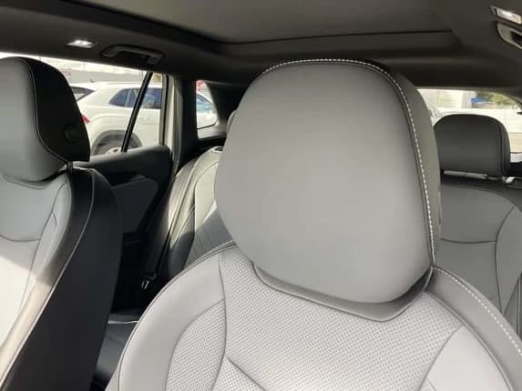 Volkswagen Tiguan SE R-Line Black 2.0T FWD 2026 — side view