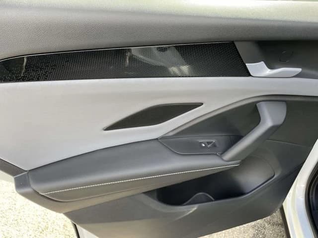 Volkswagen Tiguan SE R-Line Black 2.0T FWD 2026 — side view