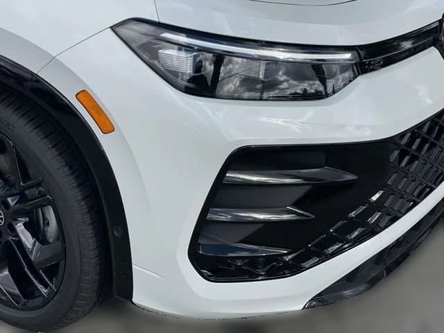 Volkswagen Tiguan SE R-Line Black 2.0T FWD 2026 — side view