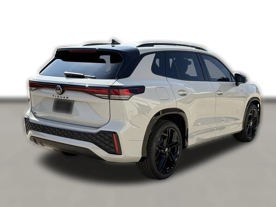 Volkswagen Tiguan SE R-Line Black 2.0T FWD 2026 — side view