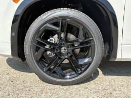 Volkswagen Tiguan SE R-Line Black 2.0T FWD 2026 — side view