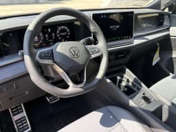 Volkswagen Tiguan SE R-Line Black 2.0T FWD 2026 — side view