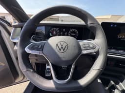 Volkswagen Tiguan SE R-Line Black 2.0T FWD 2026 — side view