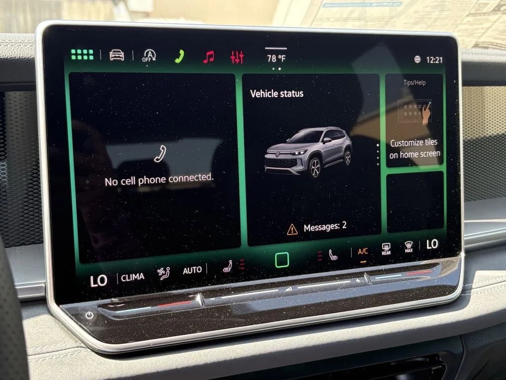 Volkswagen Tiguan SE R-Line Black 2.0T FWD 2026 — side view