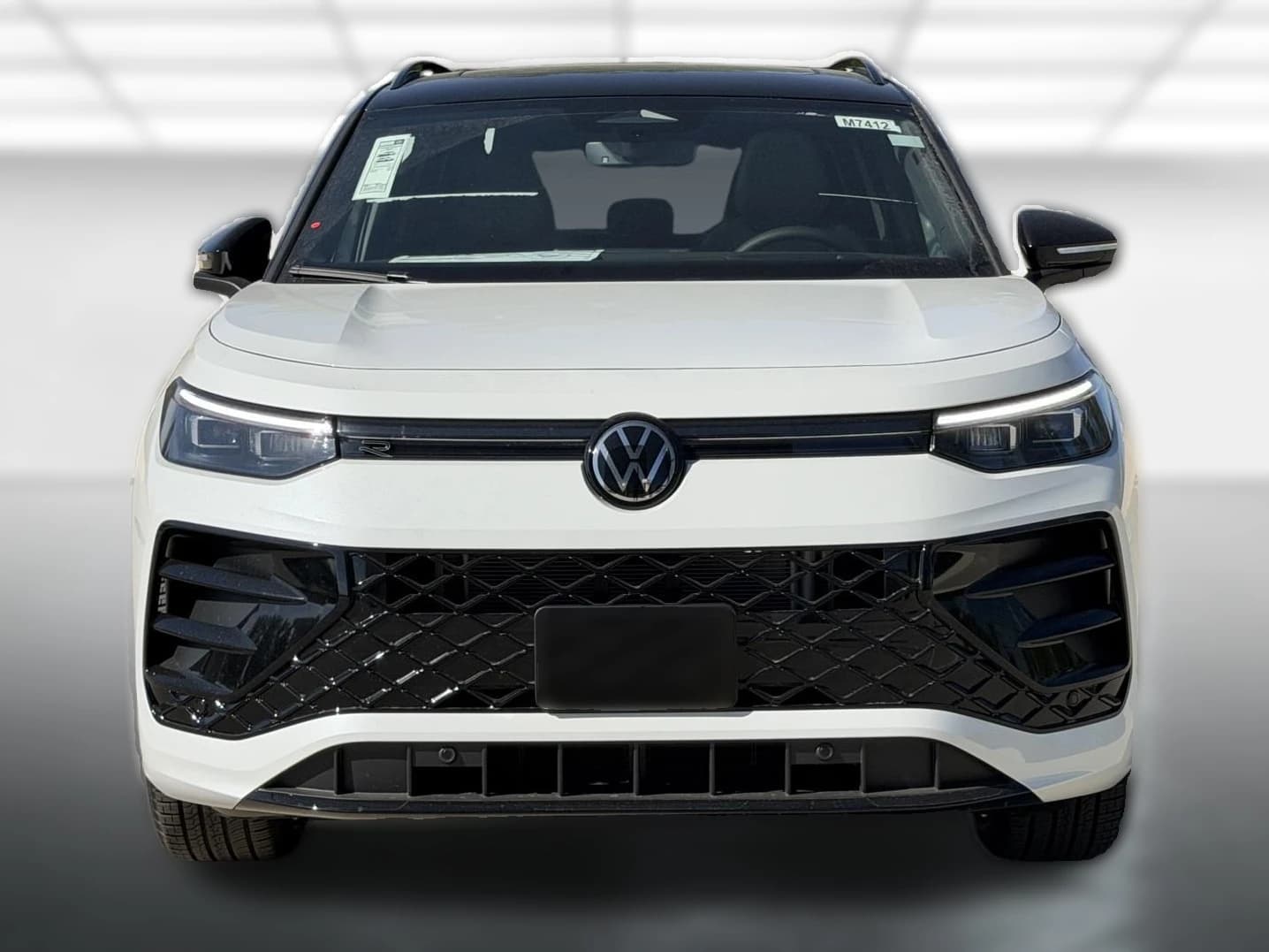 Volkswagen Tiguan SE R-Line Black 2.0T FWD 2026 — side view