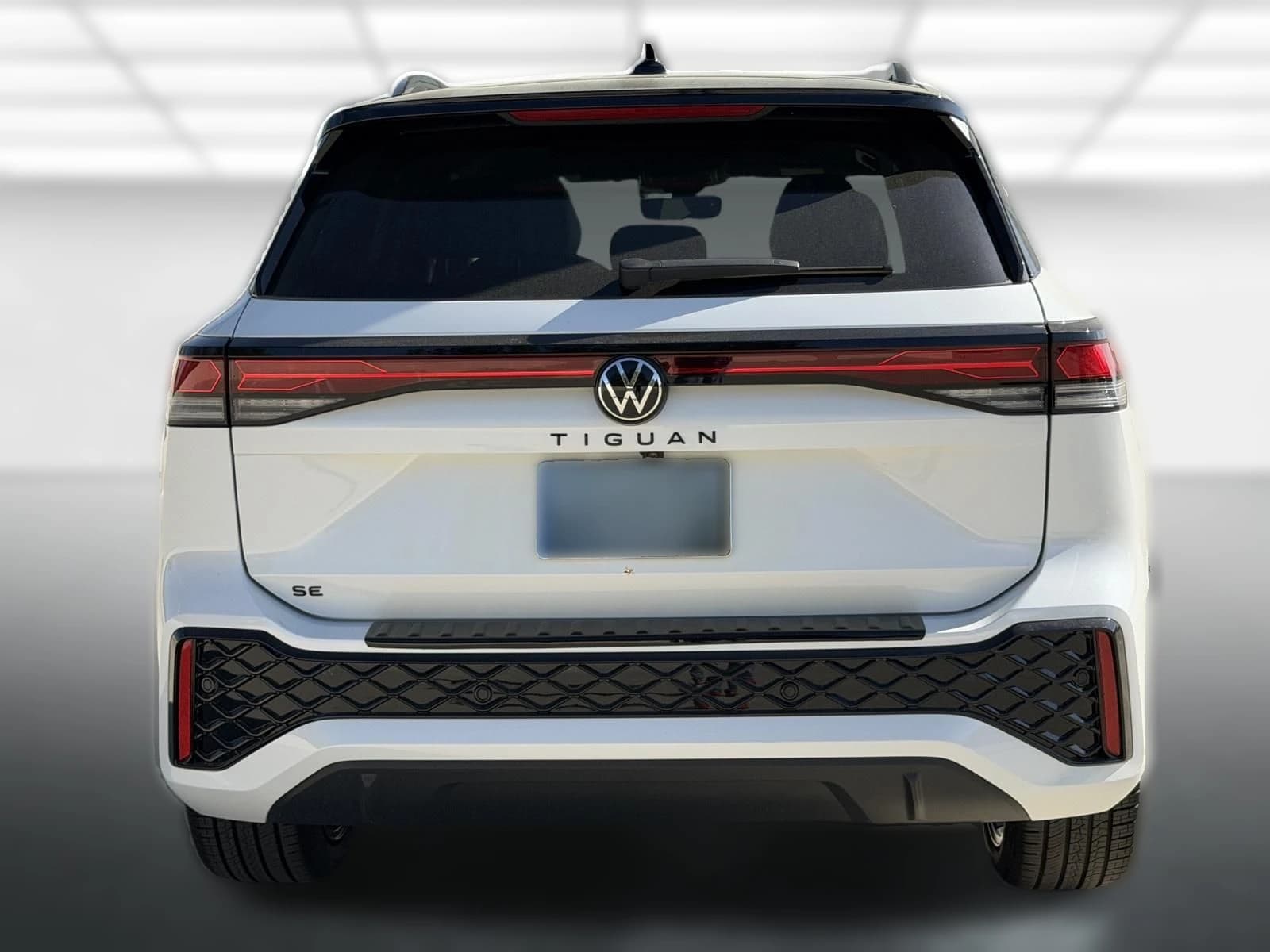 Volkswagen Tiguan SE R-Line Black 2.0T FWD 2026 — side view