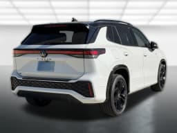 Volkswagen Tiguan SE R-Line Black 2.0T FWD 2026 — side view